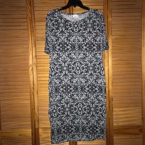 LulaRoe Julia Black and Gray Short Sleeve Size Large Dress‎